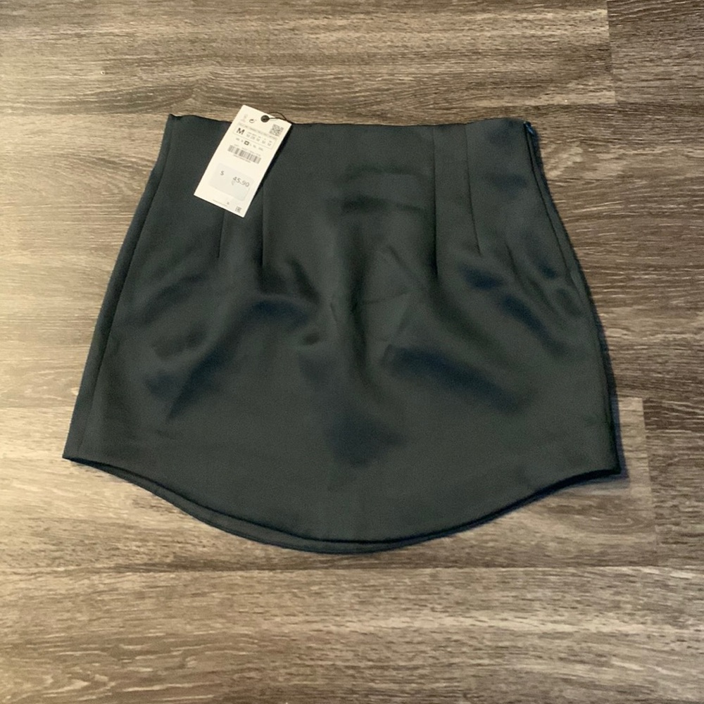 NWT! Green Satin Zara Mini Skirt | Medium